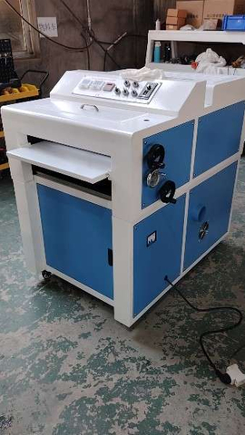 M&aacute;quina de revestimento UV autom&aacute;tica UV-480 de 480 mm para impress&atilde;o de papel e lamina&ccedil;&atilde;o de fotos