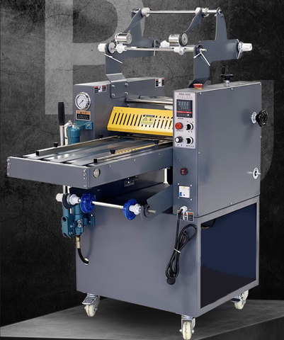 Laminadora hidr&aacute;ulica industrial BFT-390C con alimentaci&oacute;n autom&aacute;tica de papel y enrollado terminado